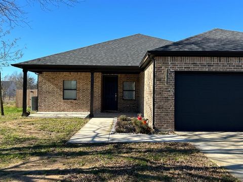 1082 Pearl Harbor Street Tool TX 75143
