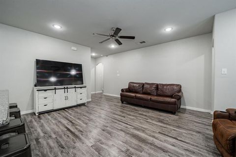 Tiny photo for 107 Willowbend Loop, Mabank, TX 75147 (MLS # 21086171)