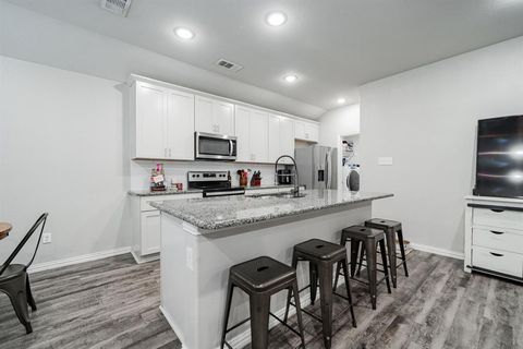 Tiny photo for 107 Willowbend Loop, Mabank, TX 75147 (MLS # 21086171)