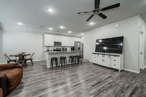 Tiny photo for 107 Willowbend Loop, Mabank, TX 75147 (MLS # 21086171)