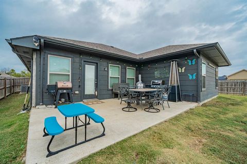 Tiny photo for 107 Willowbend Loop, Mabank, TX 75147 (MLS # 21086171)