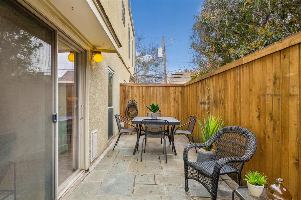 Travis Twnhms 4242 - Residential