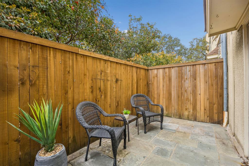 Travis Twnhms 4242 - Residential