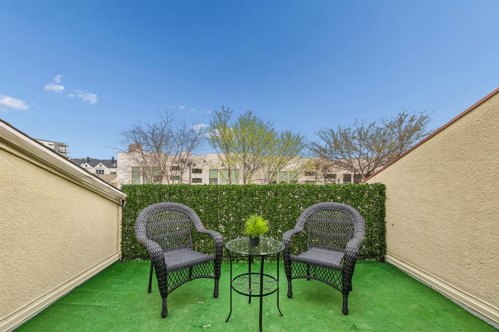 Travis Twnhms 4242 - Residential