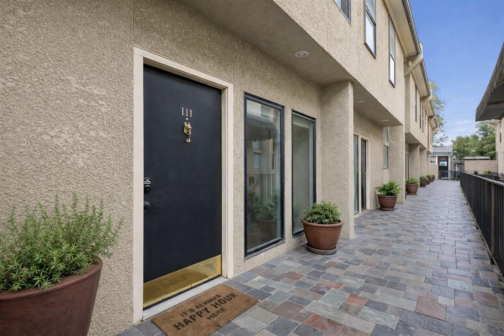 Travis Twnhms 4242 - Residential