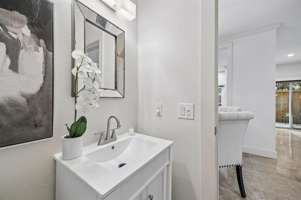 Travis Twnhms 4242 - Residential