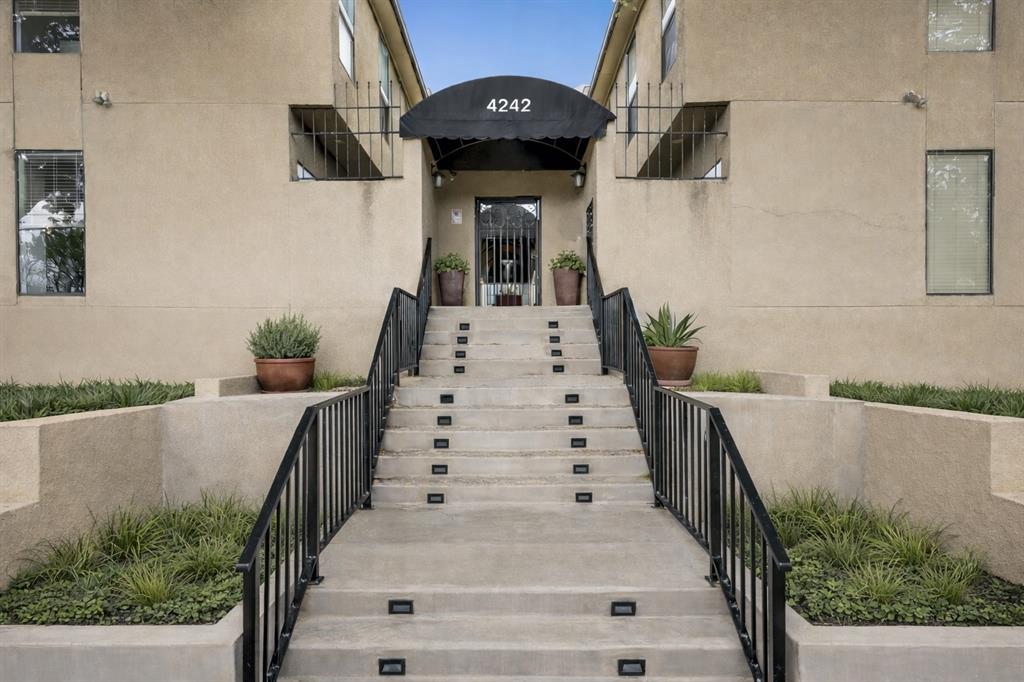 Travis Twnhms 4242 - Residential