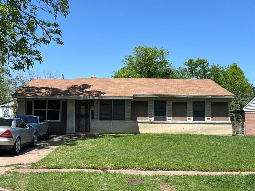 Located in the established Highland Hills neighborhood, this 3-bedroom, 2-bathroom home offers 1,249 sq ft of living space and a functional layout suited for everyday living.

The main living and dining areas flow into a kitchen with ample cabinet storage and standard appliances. Bedrooms offer comfortable space and closet storage, and the backyard offers room for outdoor activities or future projects.

This is a pre-owned and lived-in property—well-maintained but ready for your personal touch and updates. Conveniently located near schools, parks, and with easy access to major highways.

??? Sold as-is.