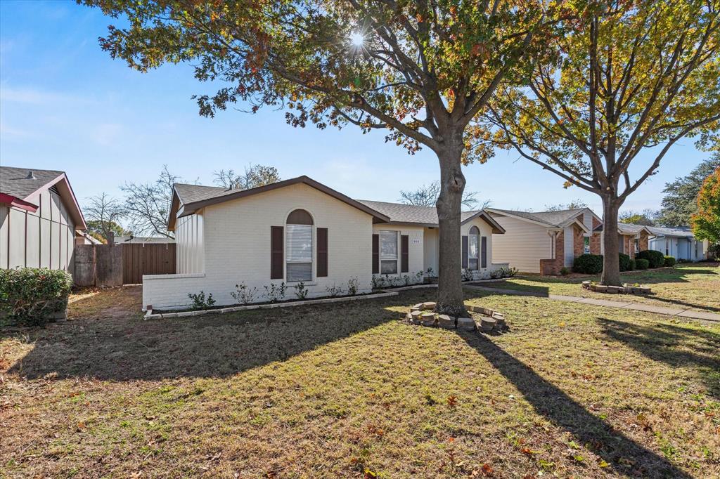 900 Wandering Way Drive