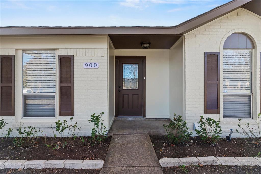 900 Wandering Way Drive