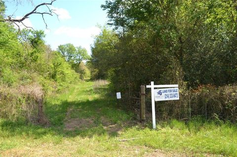 Photo of 977 E, Leona, TX 75850 (MLS # 21225627)