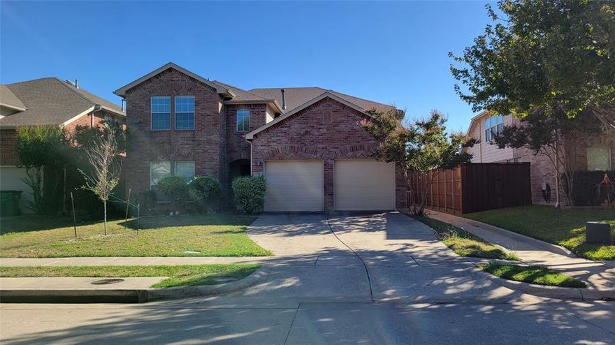 Big house for affordable rent. 5 bedrooms, 3.5 bathrooms, Master down. New paint.