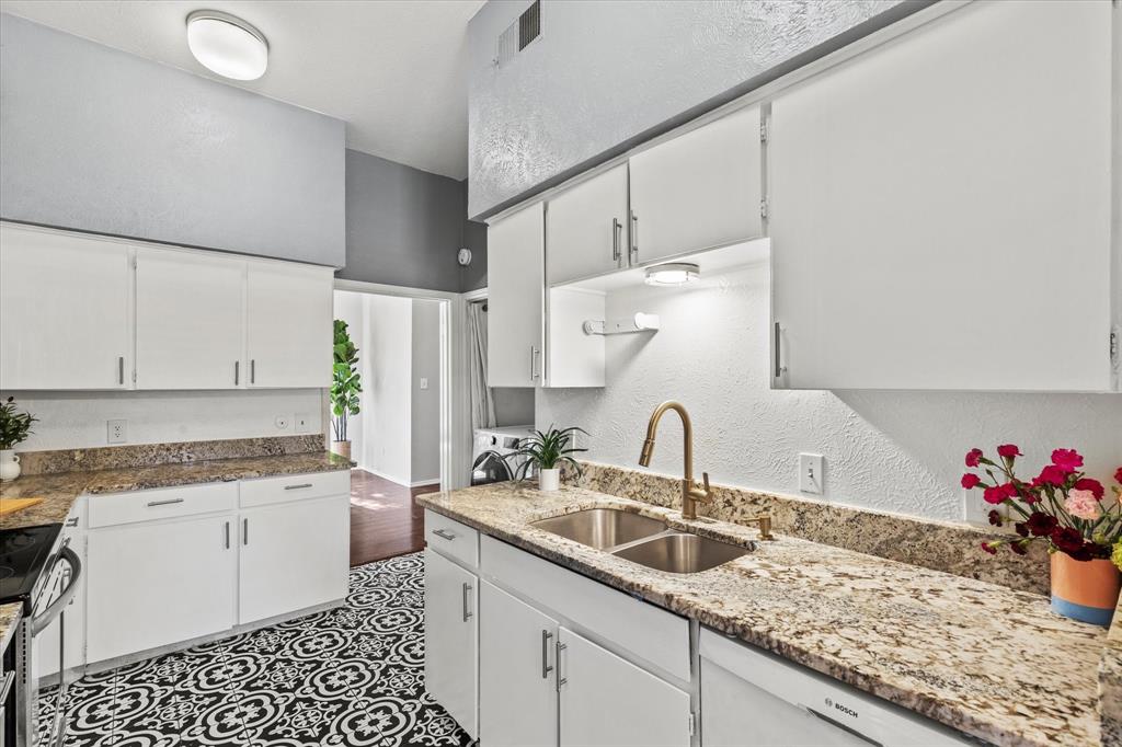 High Hollows Condo - Residential