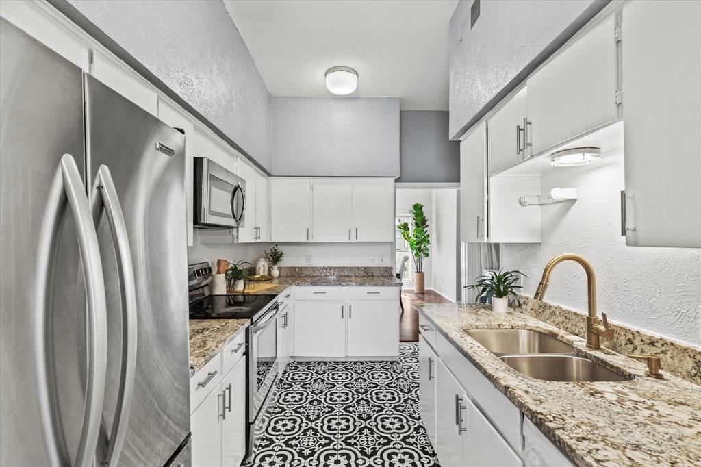 High Hollows Condo - Residential