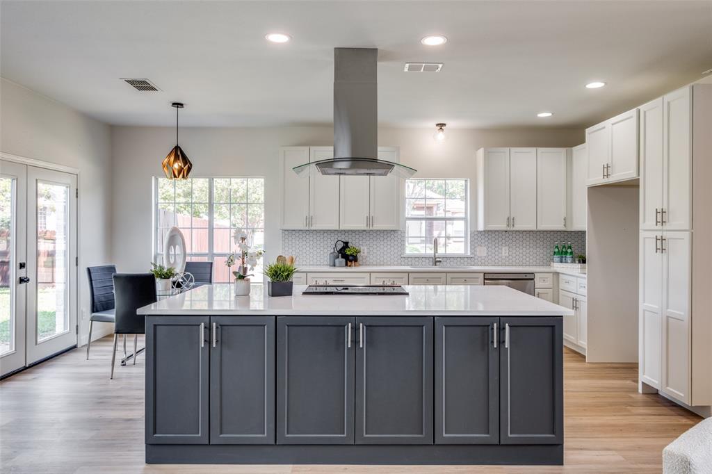 Desoto, Texas 75115, United States, 4 Bedrooms Bedrooms, ,3 BathroomsBathrooms,Residential,Pending,48927