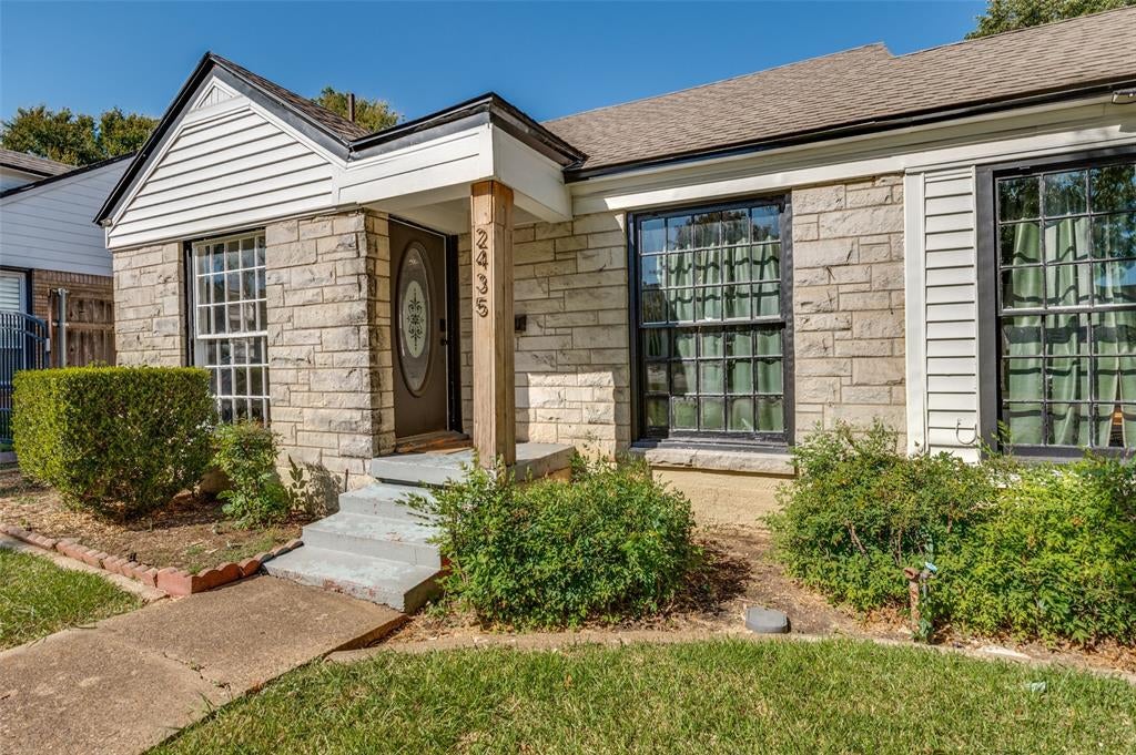 2435 W 10th Street