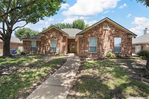 Photo of 211 Desert Sky Drive, Waco, TX 76657 (MLS # 21214032)