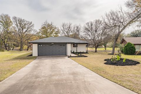 Photo of 5613 Pecos Court, De Cordova, TX 76049 (MLS # 21127332)