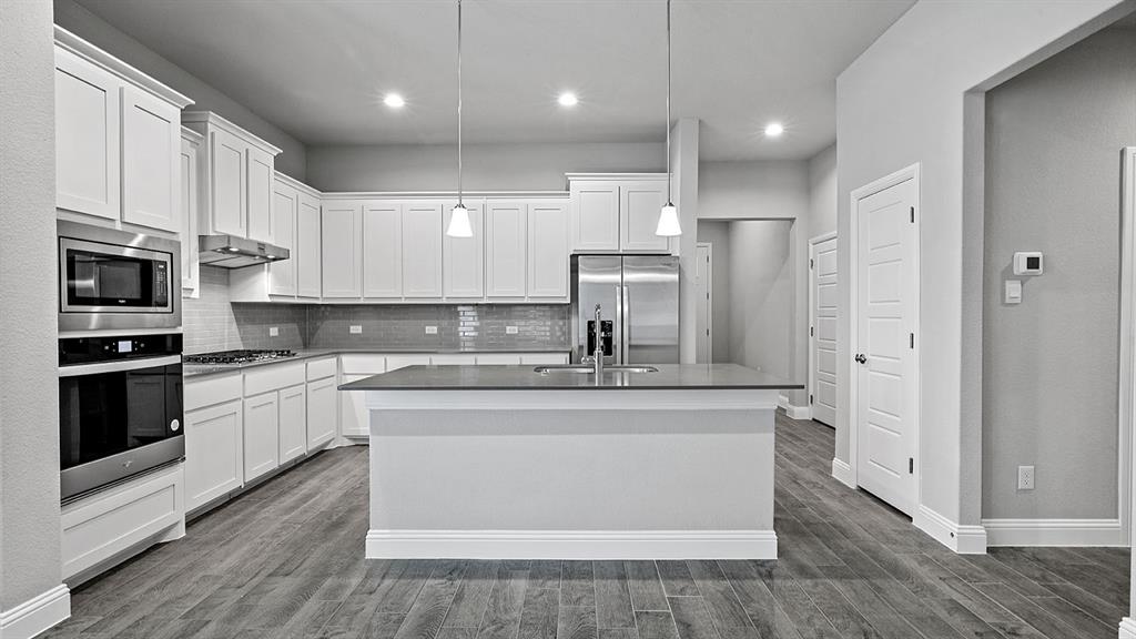 2516 GOLDFINCH Drive