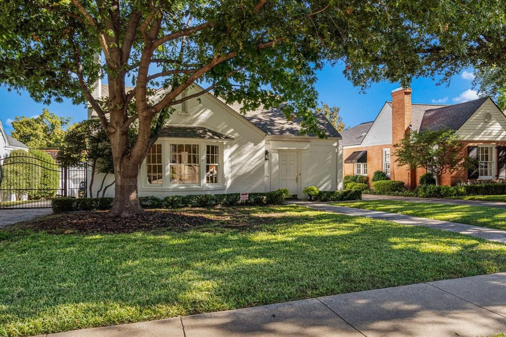 Photo of 3628 Potomac Avenue, Fort Worth, TX 76107 (MLS # 21249851)