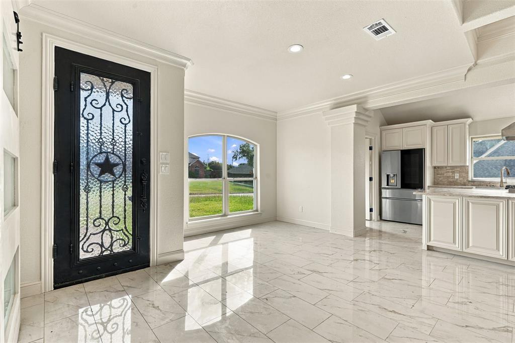 7105 Hunt Lane