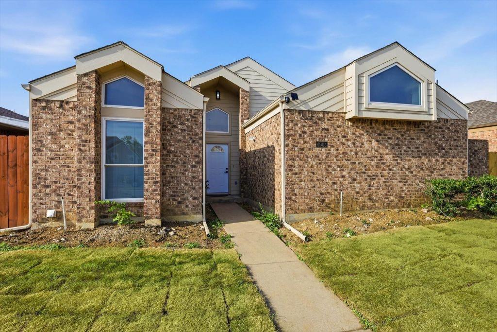 4904 Courtside Drive