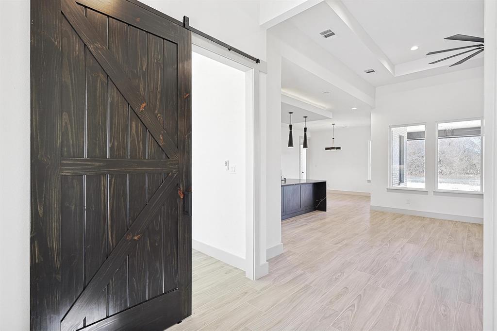 1018 Glenoaks Drive
