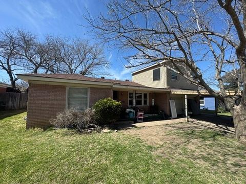 Photo of 512 Kimbrough Street, White Settlement, TX 76108 (MLS # 21211432)