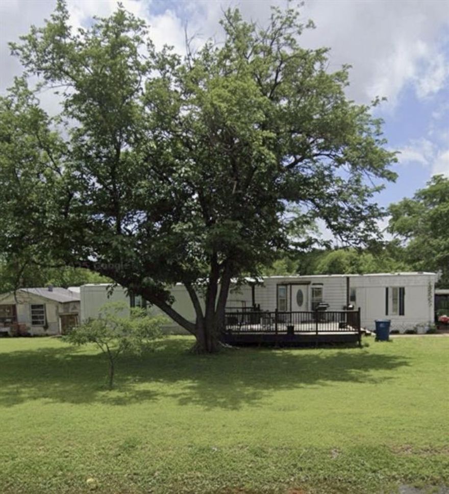 The value is on the land and location! Calling all investors!!