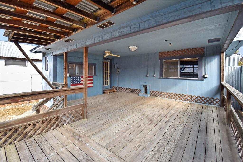 T Quevado - Commercial Sale