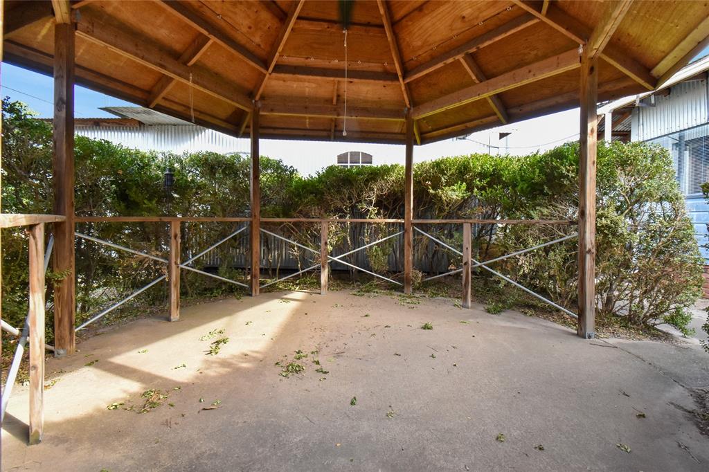 T Quevado - Commercial Sale