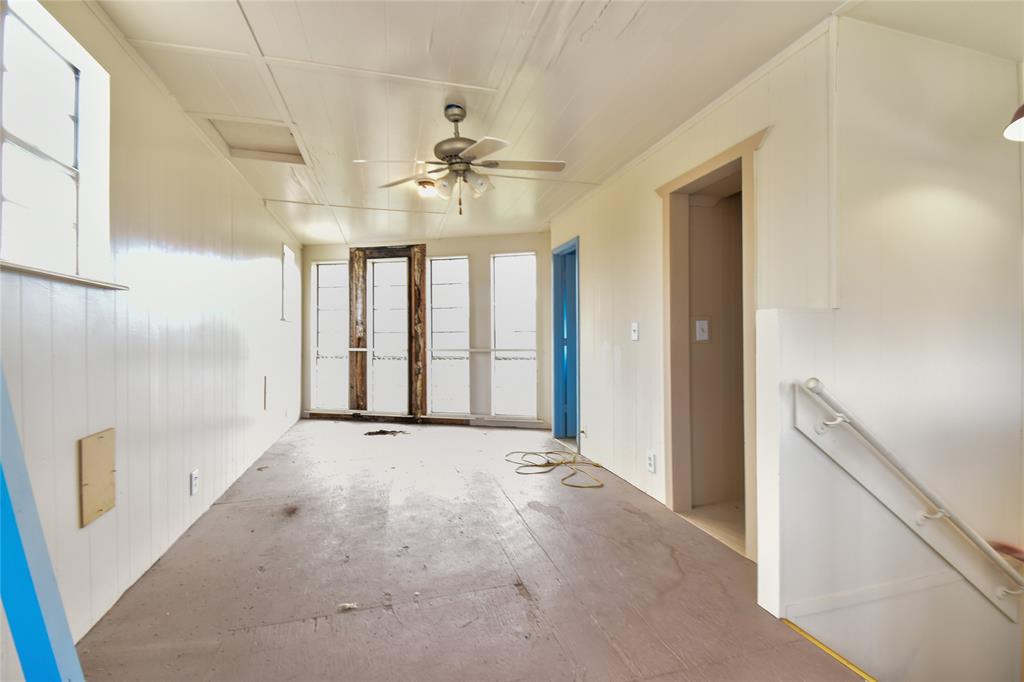 T Quevado - Commercial Sale