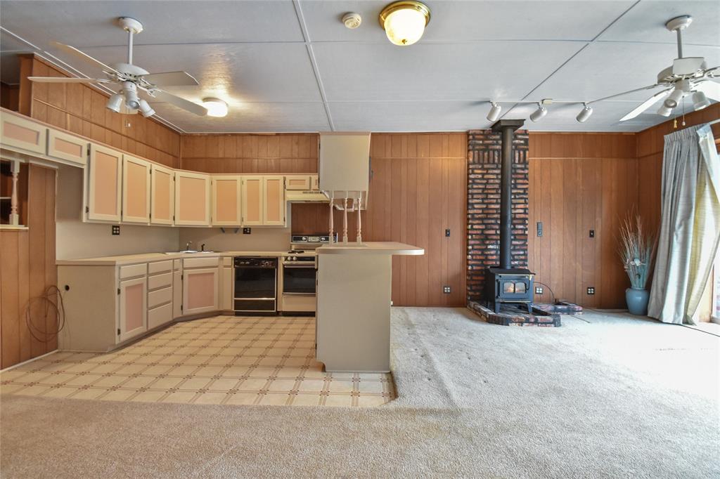 T Quevado - Commercial Sale