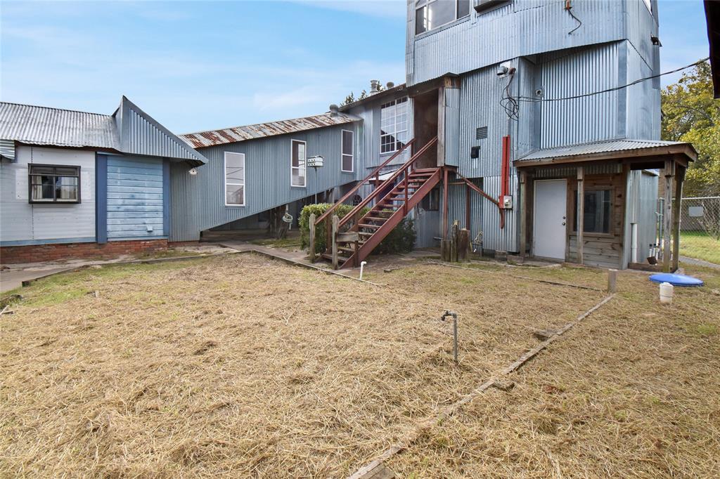 T Quevado - Commercial Sale