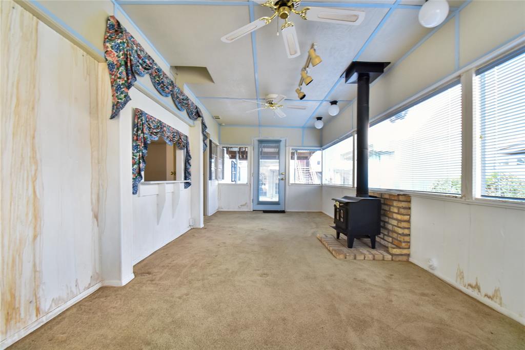 T Quevado - Commercial Sale