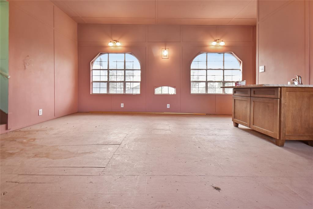 T Quevado - Commercial Sale