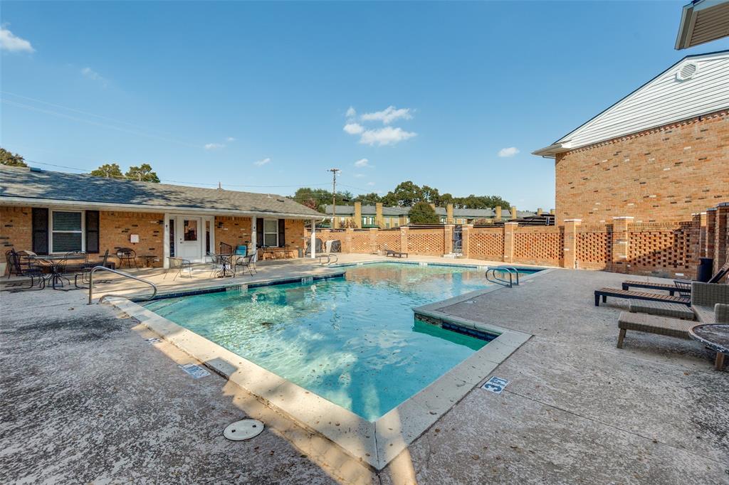 Sandhurst Manor - Residential