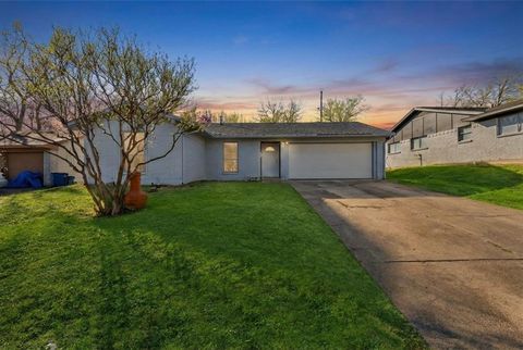 Photo of 422 Clary Drive, Mesquite, TX 75149 (MLS # 21165810)