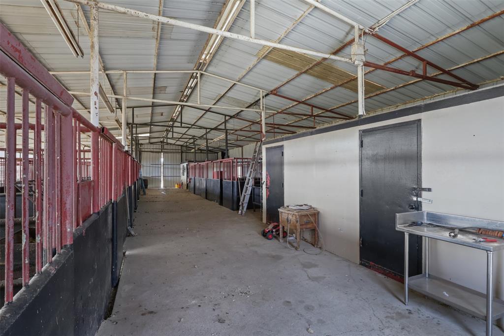 G M Mc Kinstry - Land