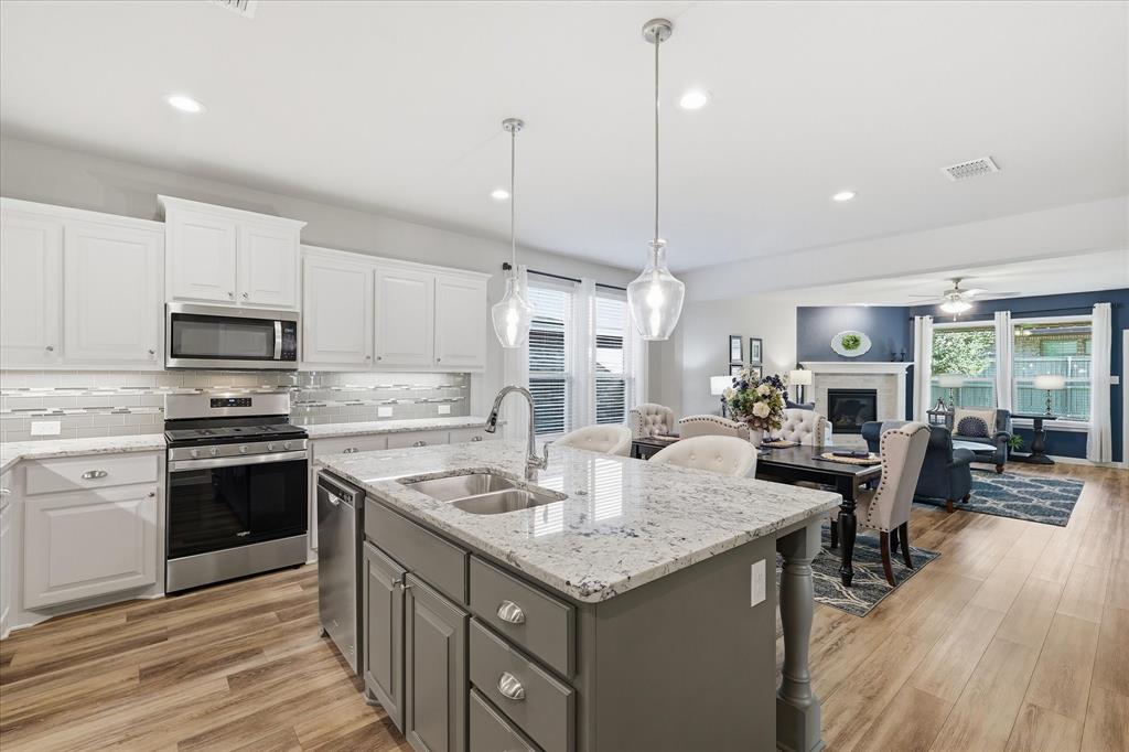 2424 Rooster Lane