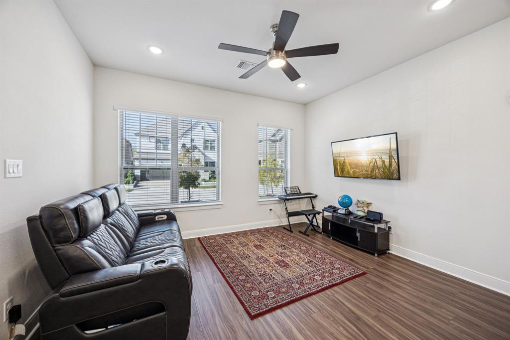 3123 Cliff Swallow Lane