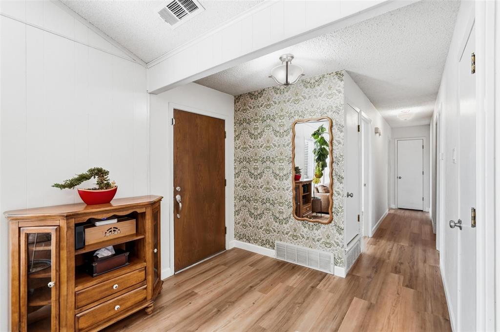 1421 Kingsbridge Drive