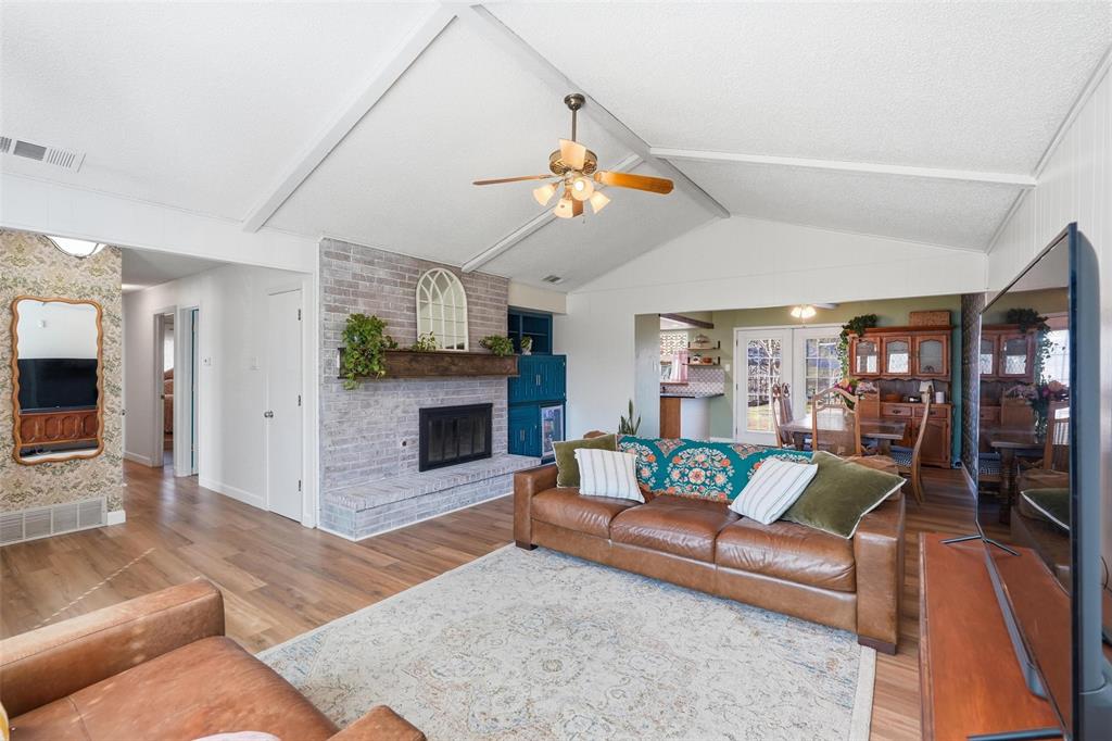 1421 Kingsbridge Drive