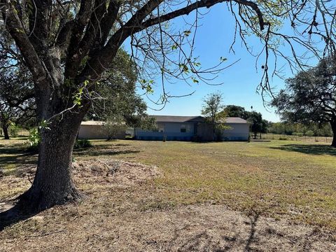 2607 Fm 318 E Yoakum TX 77995