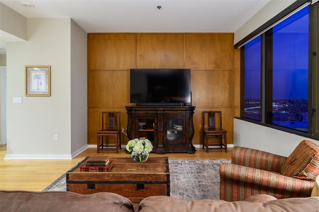 Metropolitan 1200 Main Street - Residential