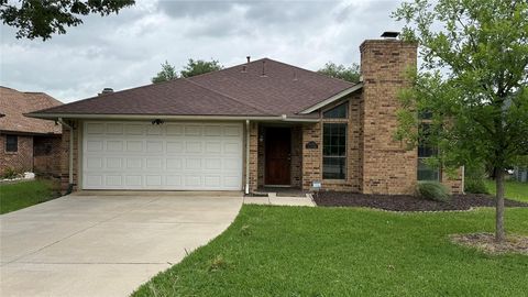 Photo of 1535 Raleigh Drive, Carrollton, TX 75007 (MLS # 21245084)
