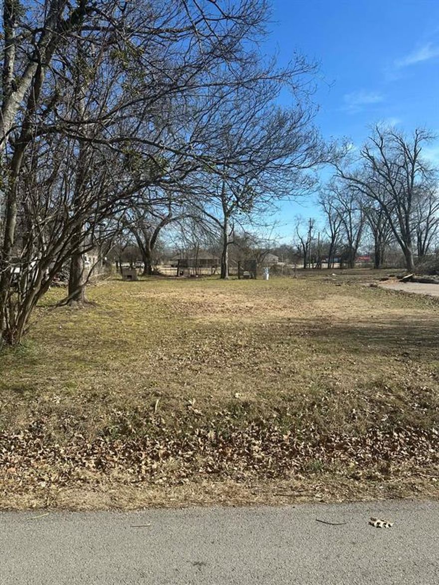 Buildable residential lot located at 913 S Catherine St in Terrell, TX. This vacant lot sits in an established neighborhood with nearby new construction. Utilities are available and the property is not located in a flood zone, making it ready for development. Excellent opportunity for a builder or buyer looking to construct a custom home. Conveniently located near schools, shopping, and major highways with strong new-build activity in the area.