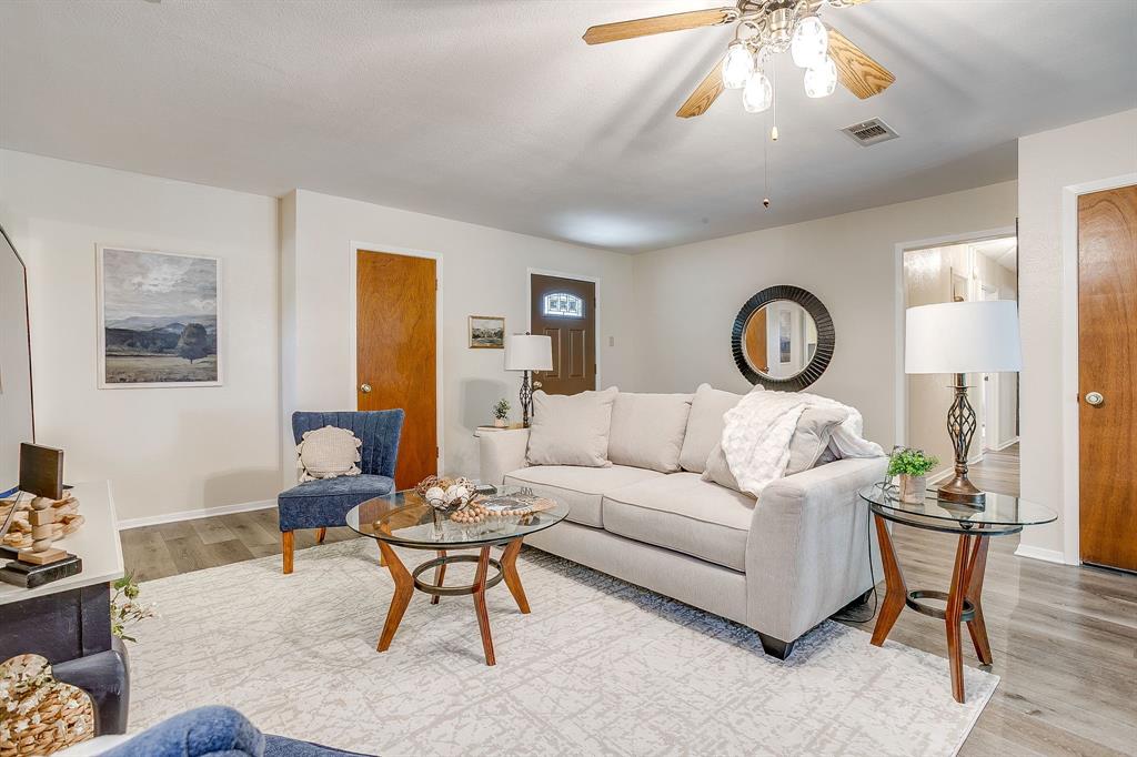 313 De La Cruz Street