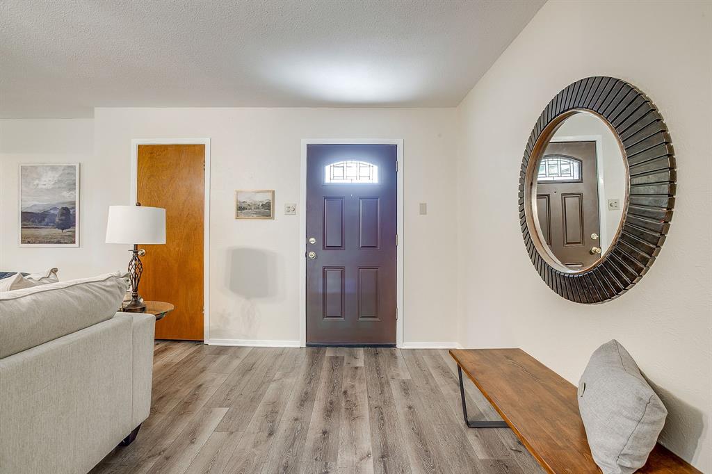 313 De La Cruz Street