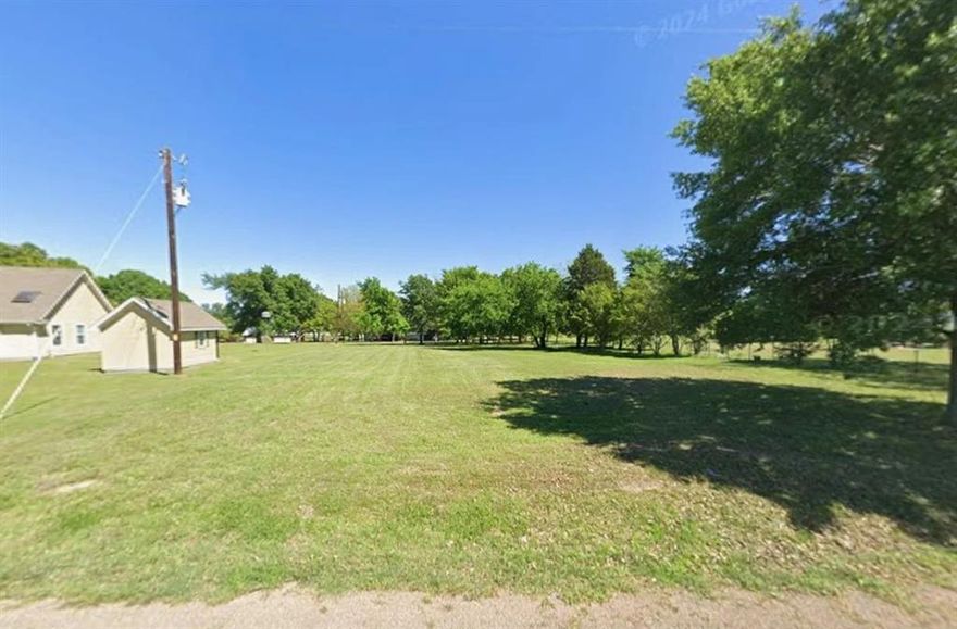 Discover the perfect place to build your dream home on this beautiful 0.50-acre residential lot in Navarro County, ideally located near Richland Chambers Lake. This clean, level, and buildable property offers a peaceful lake-area setting with convenient access to nearby utilities and the added benefit of not being located in a designated flood zone. With plenty of space for a custom single-family home, this lot provides the ideal opportunity to create a full-time residence or relaxing weekend retreat while enjoying the natural beauty and recreation of one of the largest lakes in Texas.